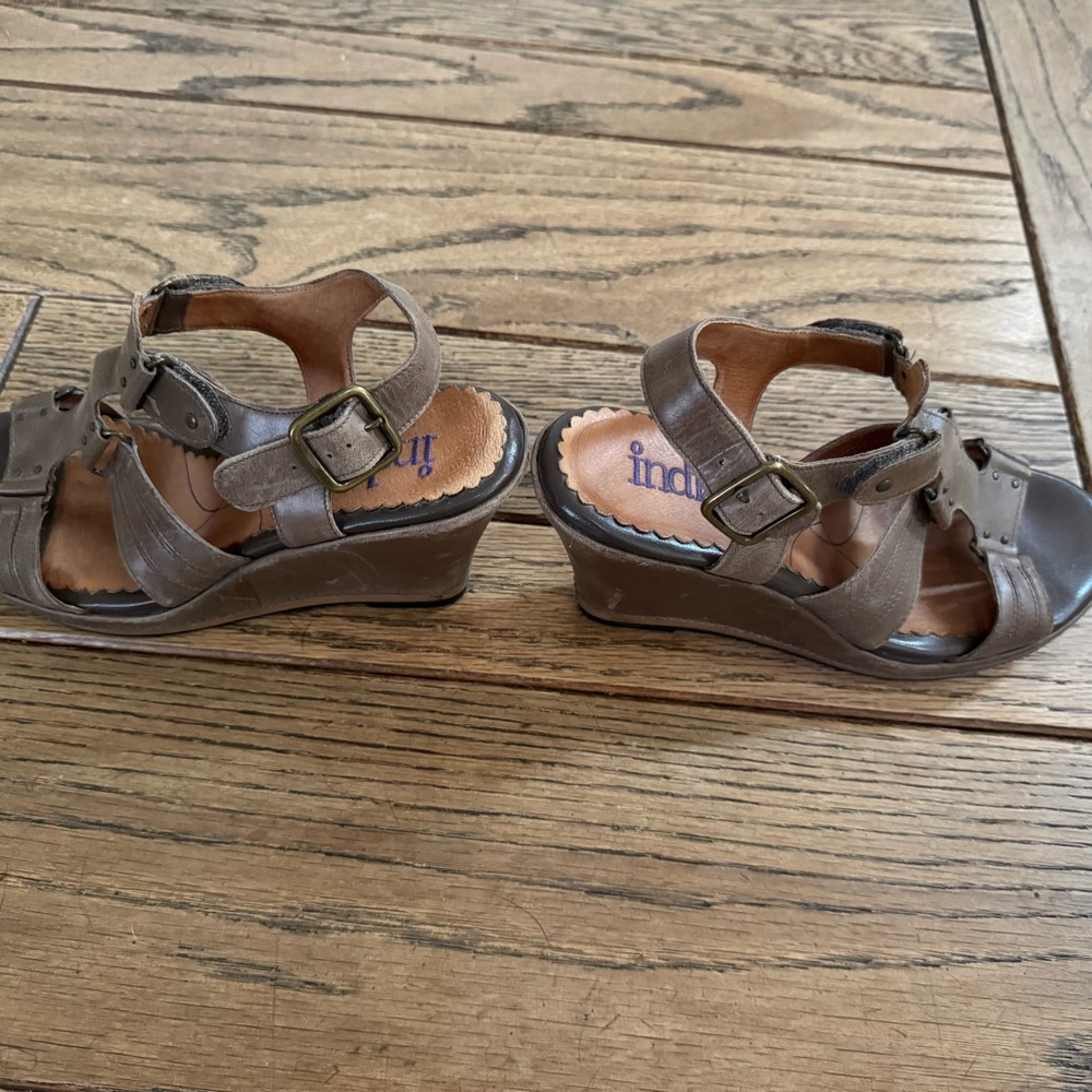 Clarks Indigo Leather Wedge Sandals EUC - Picture 8 of 14
